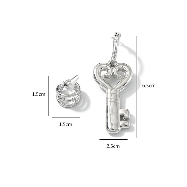 LRC Anting Tusuk Fashion Silver Love Key Asymmetric Earrings D46868