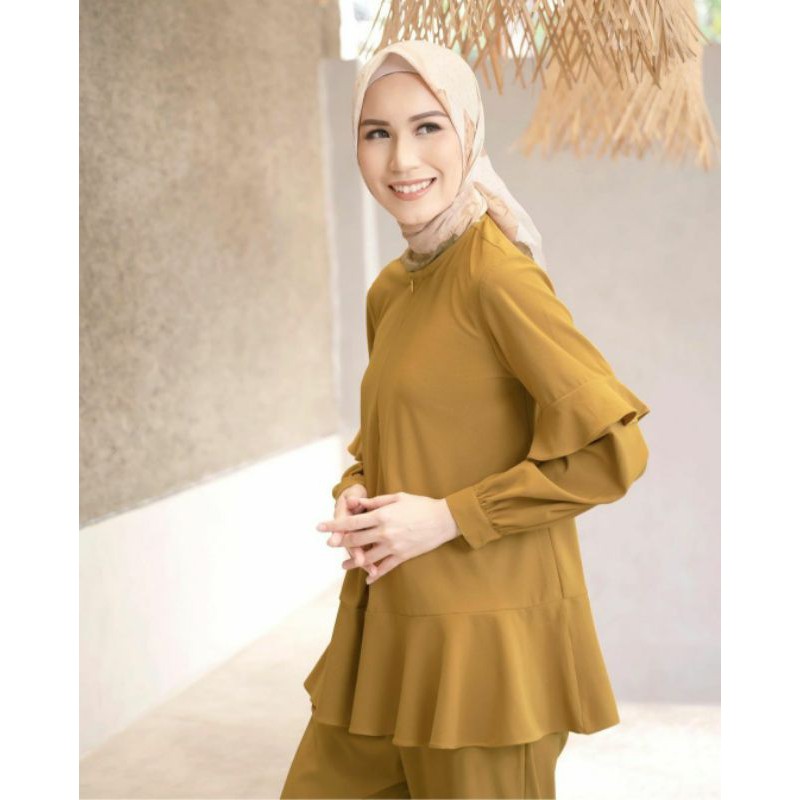 dandelion knit amber S wearing klamby