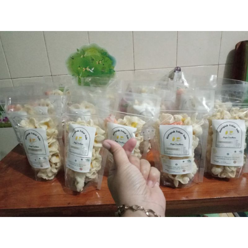 

krupuk telur asin