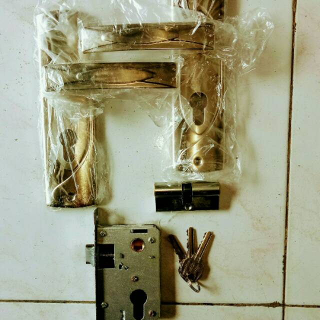 HANDLE PINTU KAMAR