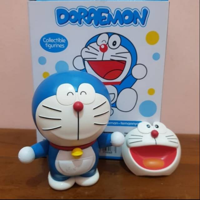 Action figure doraemon