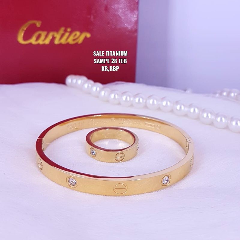 Set gelang, cincin titanium carter, awet,tidak luntur dan ada logo