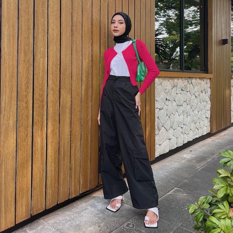 GUMMIE BUBBLE CROPPED CARDIGAN TEXTURED - KARDIGAN CROP KOREA - CARDY CROP TALI DEPAN - KADIGAN RANTAI - RIBBED CARDIGAN WITH CHAIN - OUTER RAJUT CROP - CARDIGAN RANTAI RAJUT MURAH - OVERSIZED CABLE VEST - VEST ROMPI RAJUT - BAJU CROP WANITA