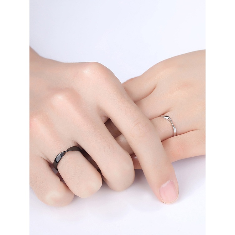 Cincin Pasangan Model Terbuka Warna Hitam Putih Untuk Hadiah Ulang Tahun Pernikahan