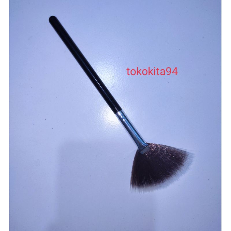 Kuas Highlighter Satuan - Fan Brush Highlight 1 Pcs - Kuas Shading Tirus Make Up Hitam