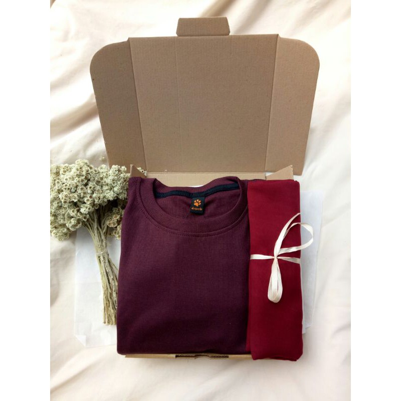 

HAMPERS/GIFT BOX/HAMPERS SWEATER/HAMPERS BAJU/GIFT BOX HIJAB/HADIAH ULANG TAHUN/HADIAH WISUDA