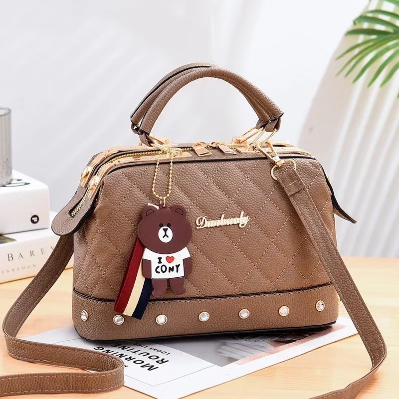 tas wanita / tas wanita model terbaru / tas selempang wanita import ori / tas selempang wanita import batam / tas selempang wanita kekinian / tas wanita mewah / tas  simpel/ tas kondangan / tas clutch