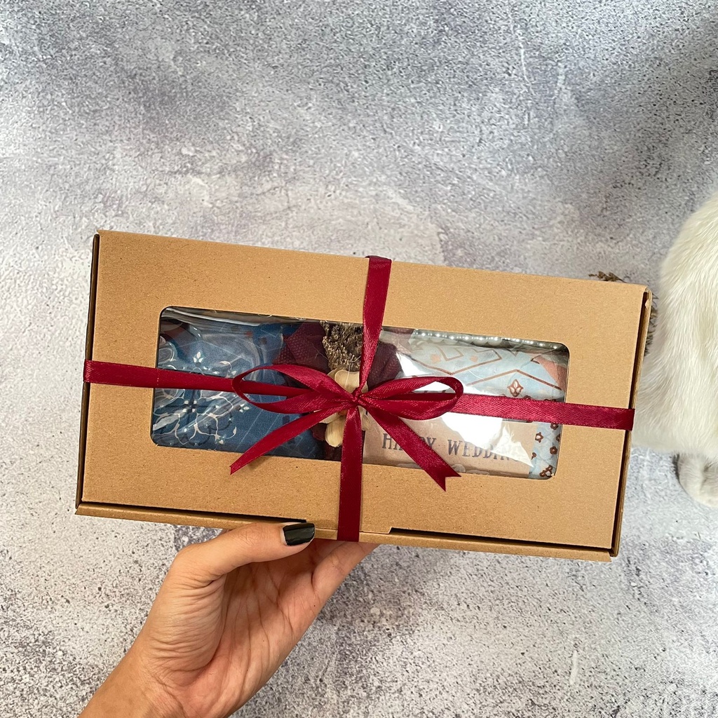 Hampers Gift Kado Wedding Pernikahan / Giftbox birthday/graduation/kado pernikahan/Lebaran/Paket Kado Pengantin Sajadah Travel Couple/Samawa Set/Hampers Kado Souvenir