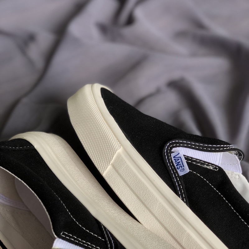 ( NEW BOX ) Vans Slip On Series 3 BNIB Black White OG