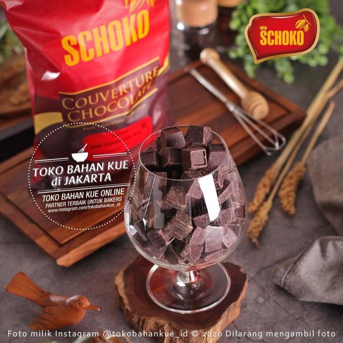 

Schoko Dark Chocolate Couverture CUBE 56% 1kg Cokelat Baking Coklat