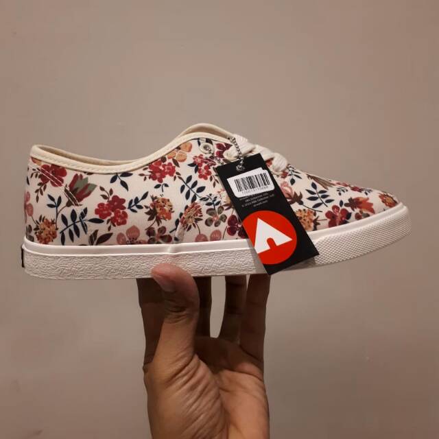 Sepatu wanita air walk