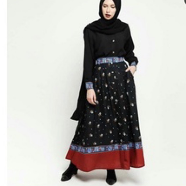 Preloved Vivi Zubedi skirt. All size