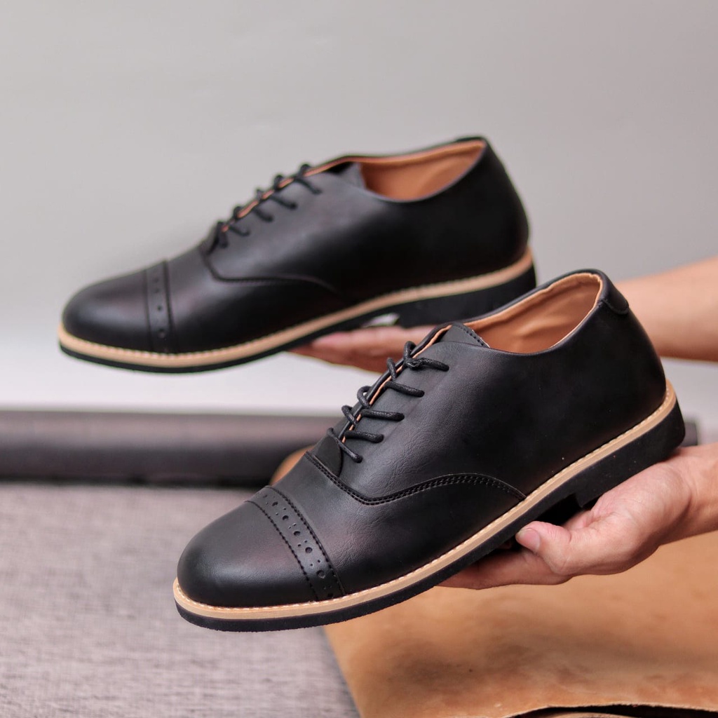 LAMO Sepatu Formal Kasual Pria Pantofel Hitam Kerja Kantor Kuliah Trendy Original Simple Murah ANTI sLIP