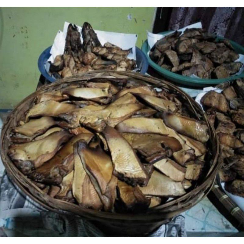 

Panggang ikan pari (pe)/ ikan asap pari (pe)1 POTONG/ IKAN ASAP PANGGANG FROZEN