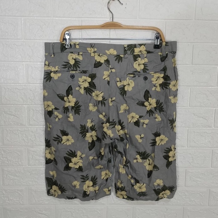 Celana Uniqlo Pendek Floral Abu Abu