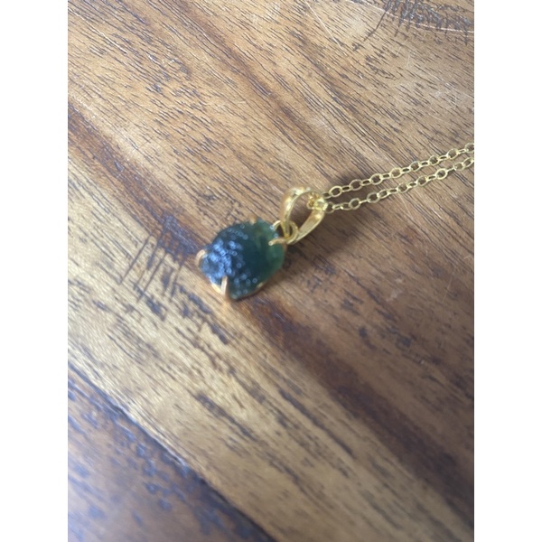 liontin batu crystal moldavite