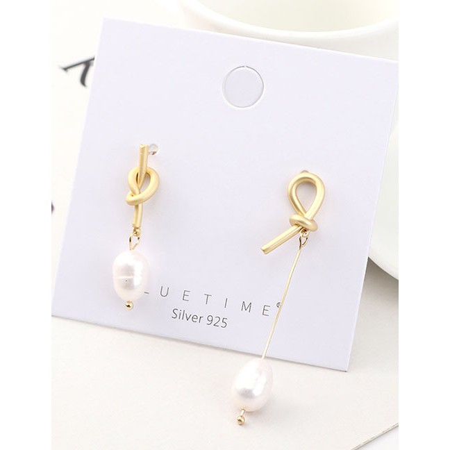 LRC Anting Tusuk Fashion Gold Plated Gold Asymmetric Pearl S925 Silver Needle Earrings Y62829