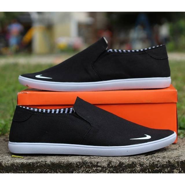 sepatu slip on nike