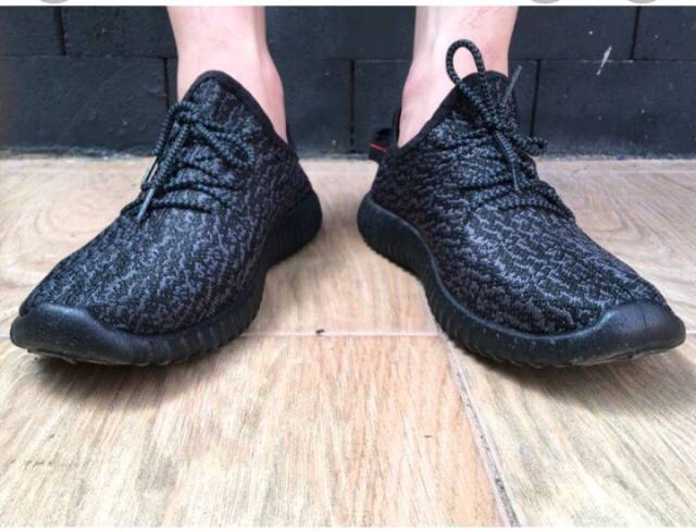 Sepatu Pria ( SNEAKERS YEEZY )