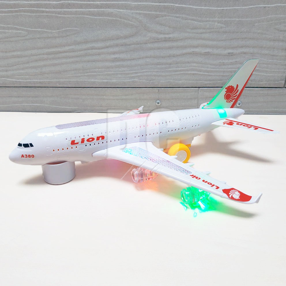 Pesawat LION AIR Mainan Miniatur Pesawat Terbang Musik &amp; Lampu