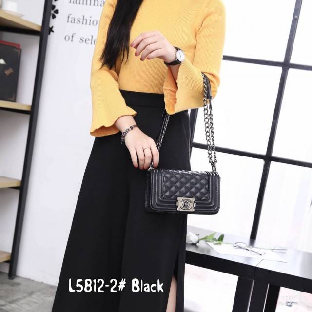 New Arrival Chanel Quilted Bag
Chanel Boy Black HDW with Box

Code : L5812-2#