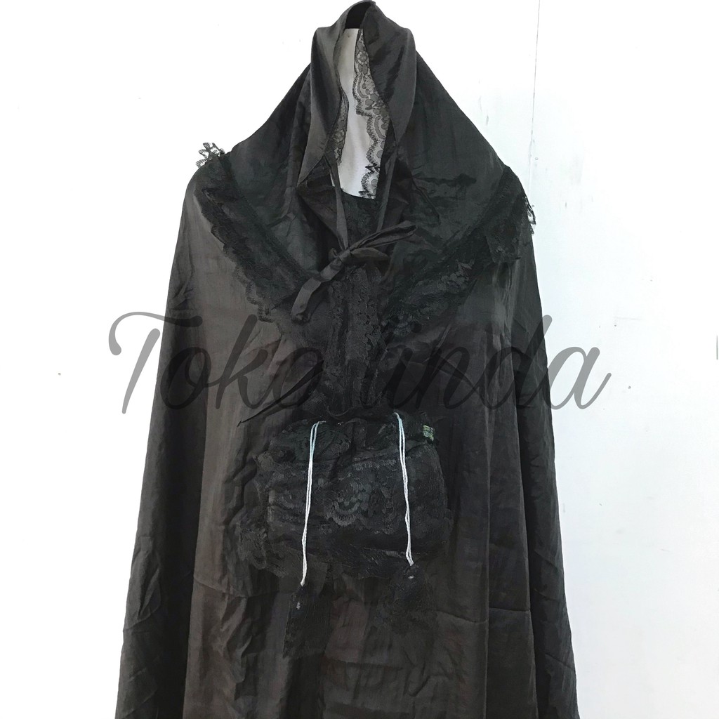 Mukena Renda Cinderella Parasut Travelling - Hitam Polos Dewasa