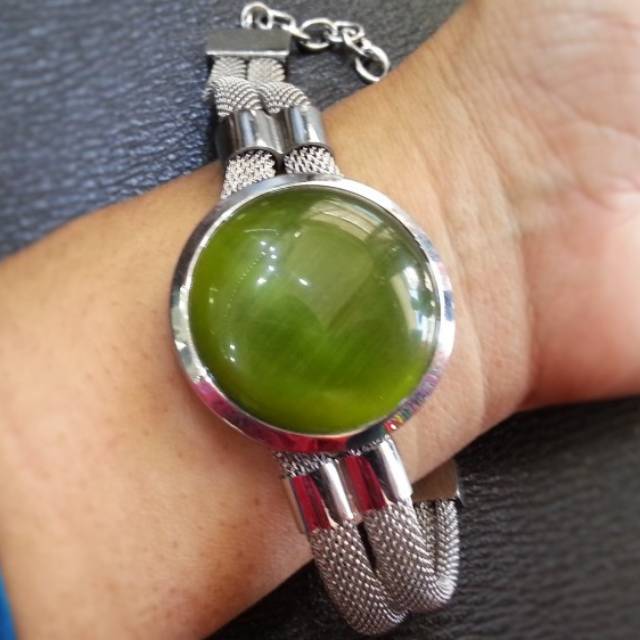 Gelang Batu Mata Kucing