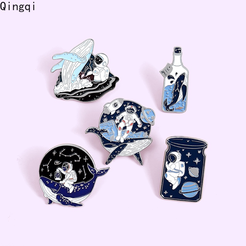 Bros Pin Enamel Bentuk Botol Astronot + Ikan Paus Untuk Aksesoris Tas / Hadiah Teman