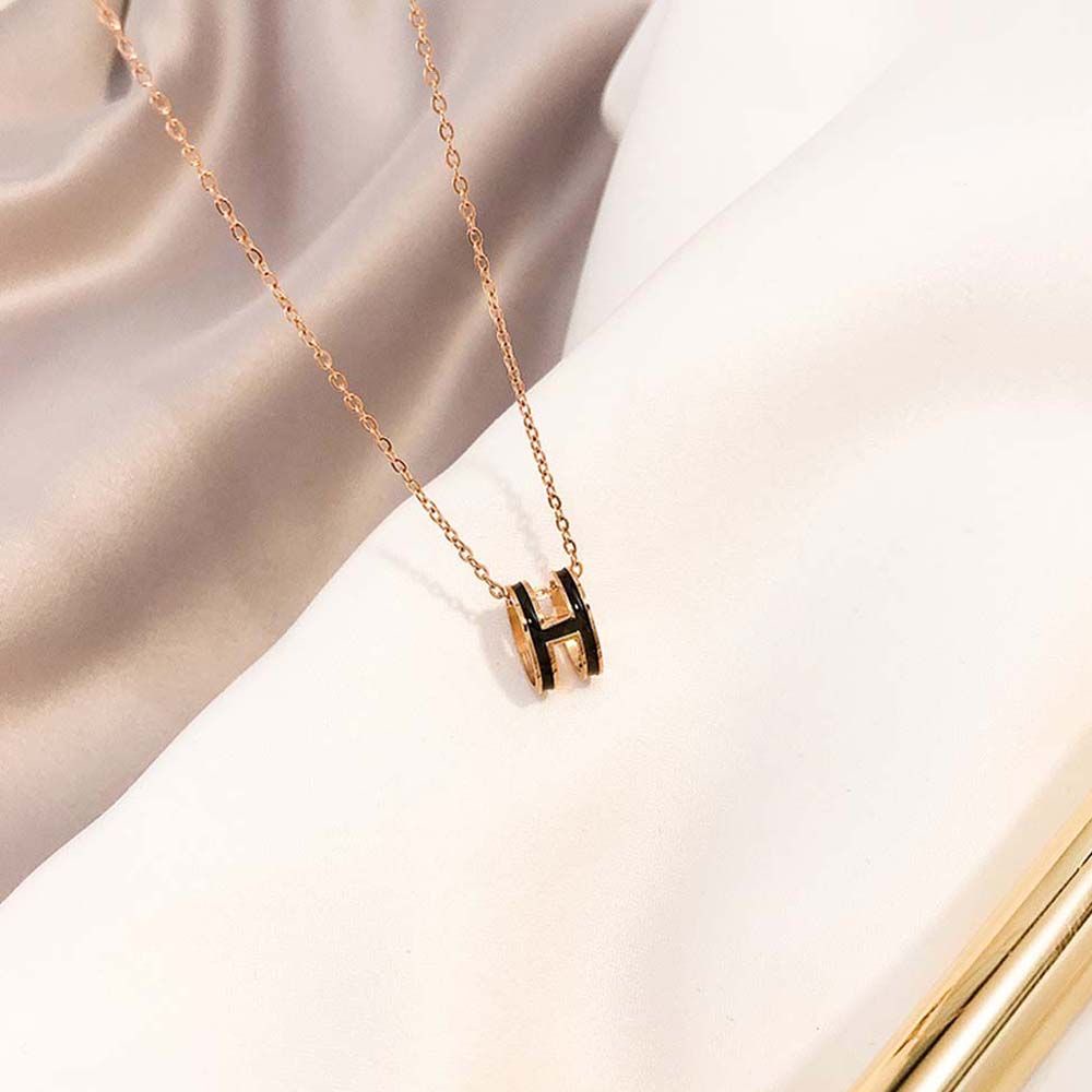 Needway  Cute Clavicle Chain Simple Female Chokers Letter H Necklace Women Korean Letter Pendant Temperament Daily Accessories Titanium Steel Fashion Jewelry