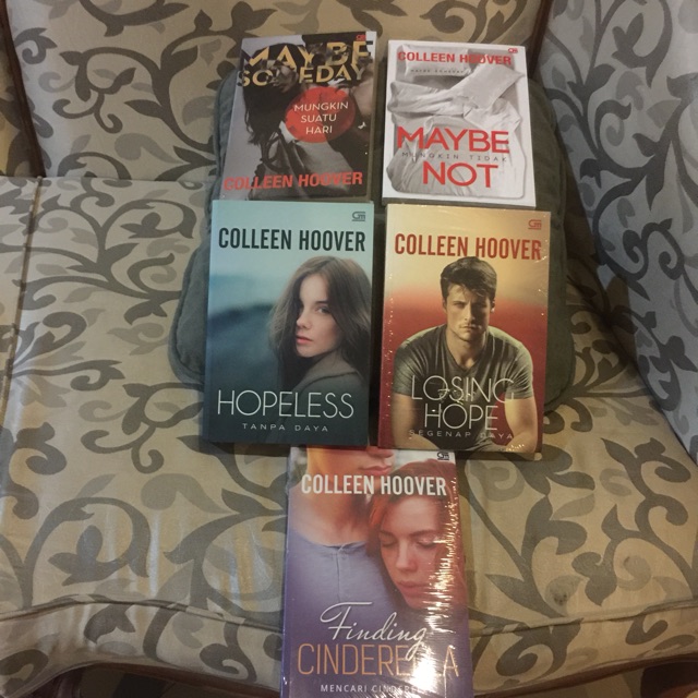 Novel Collen Hoovers