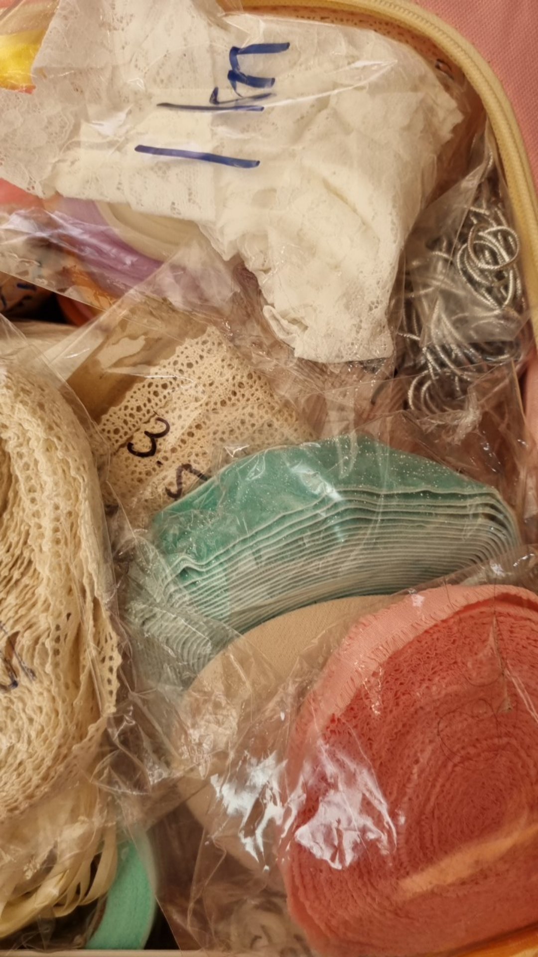 Kotak Plastik 15 Sekat Organizer Perhiasan / Anting/ Manik- Manik