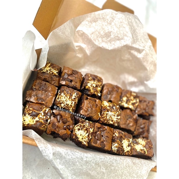 

FUDGY BROWNIES isi 18 sekat