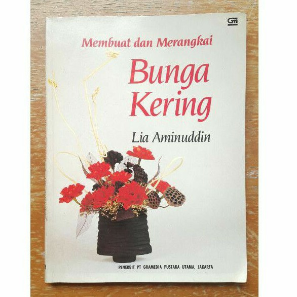MEMBUAT DAN MERANGKAI BUNGA KERING. LIA AMINUDDIN. GRAMEDIA. USED.