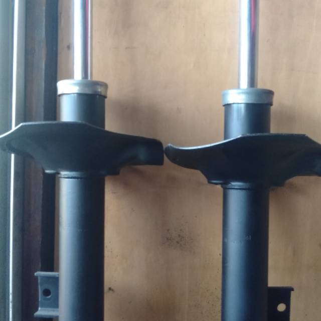 Shockbreaker Nissan X trail t30 belakang