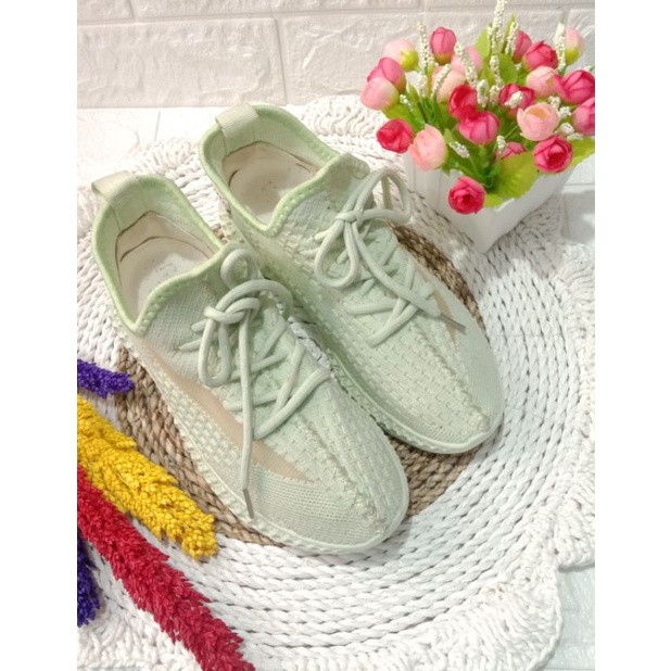 SEPATU YEZZY TOSCA CEWE IMPORT