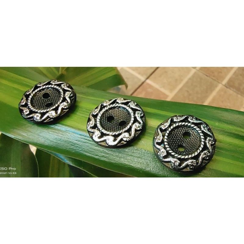 (12 pcs)KANCING HITAM MOTIF LIST SILVER