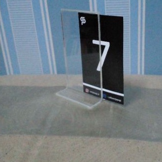 

Akrilik Display No Meja uku. 10x6cm Model Portrait Tipe T