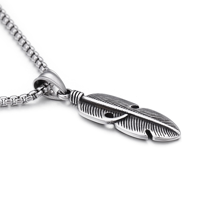Kalung Rantai Liontin Bulu Hollow Bahan Titanium Steel Gaya Hip Hop Vintage Untuk Pria