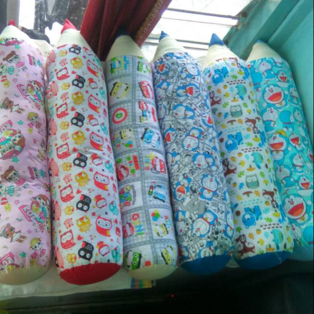 

Bantal pensil motif kartun