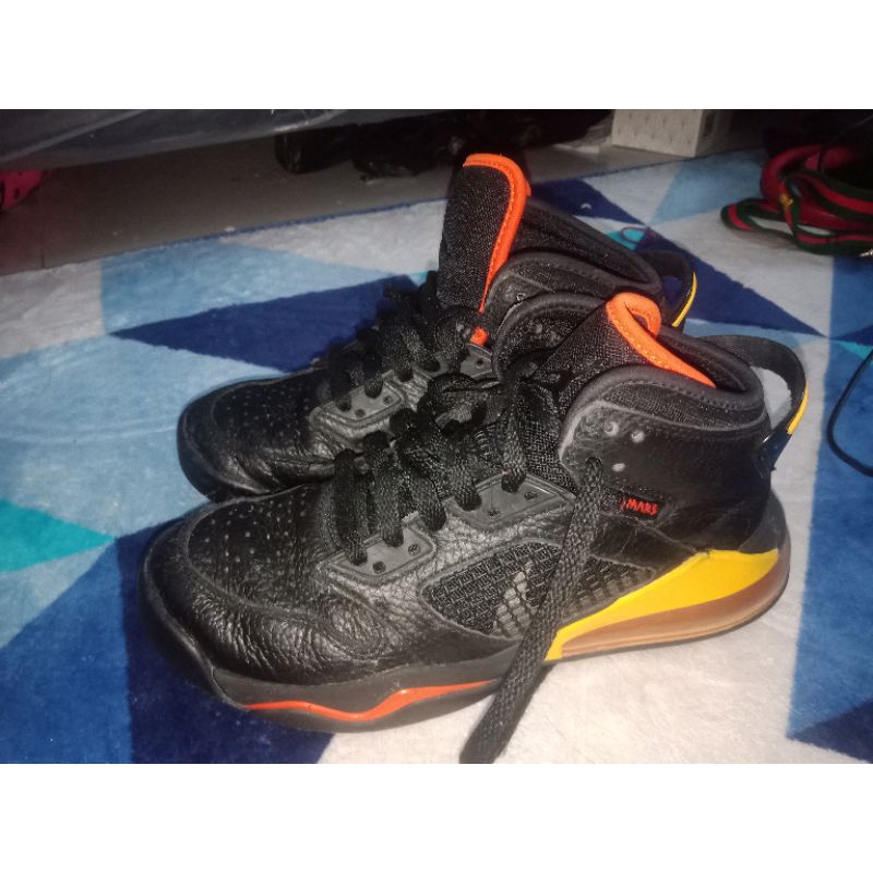 preloved sepatu air jordan mars black 270 ukuran 37,5