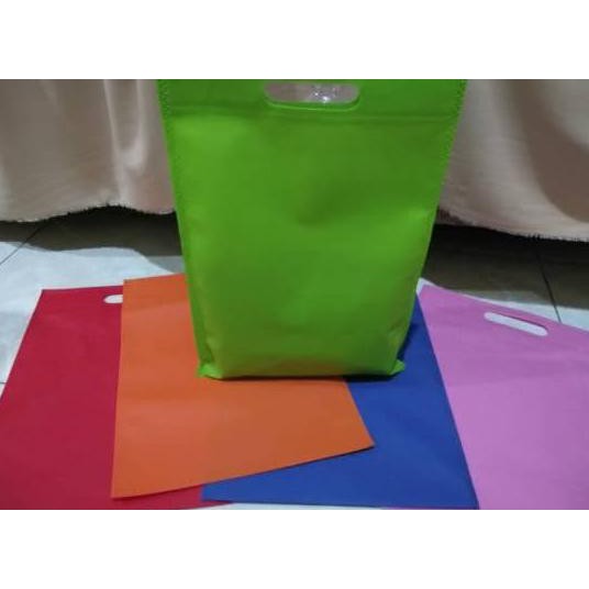 

Februari Maniss (25 X 35) Goodie Bag Oval,Tas Spondbond,Tas Promosi,Goodiebag Oval Kode 264