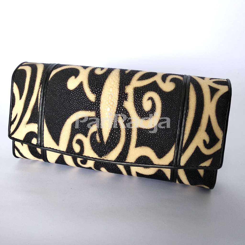 Dompet wanita kulit ikan pari asli model besar motif batik kalimantan hitam | dompet kulit ikan pari