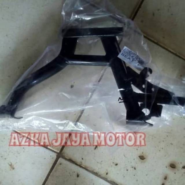 Standar dua tengah motor Honda Beat FI