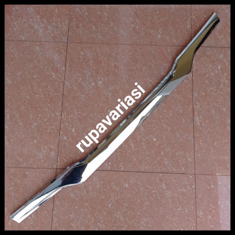 List lis trundlite pintu belakang bagasi model grand innova inova barong 2004 sd 2015 2014 2010 2012 2013 2011 2009 2008 2007 2006 2005 chrome crome abu hitam doff silver putih model ganti copot klep kancing