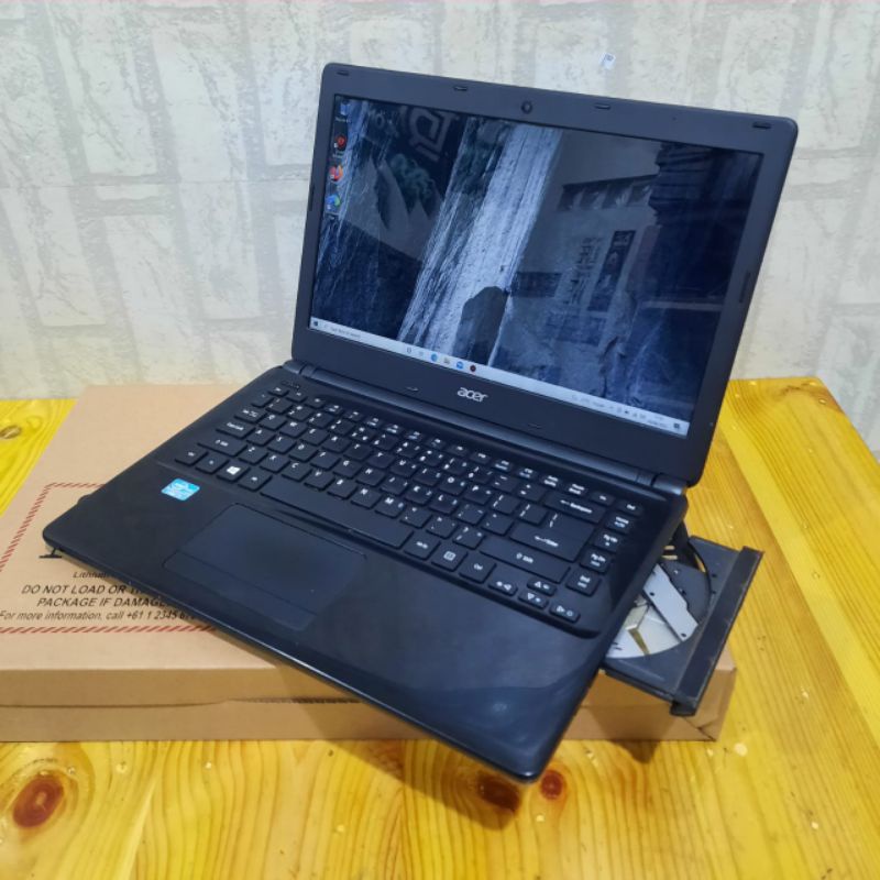 Laptop Acer Aspire E1-470 Core i3-3217U Ram 4GB HDD 500Gb Windows 10 Layar 14 inch Full Aplikasi Mulus ok