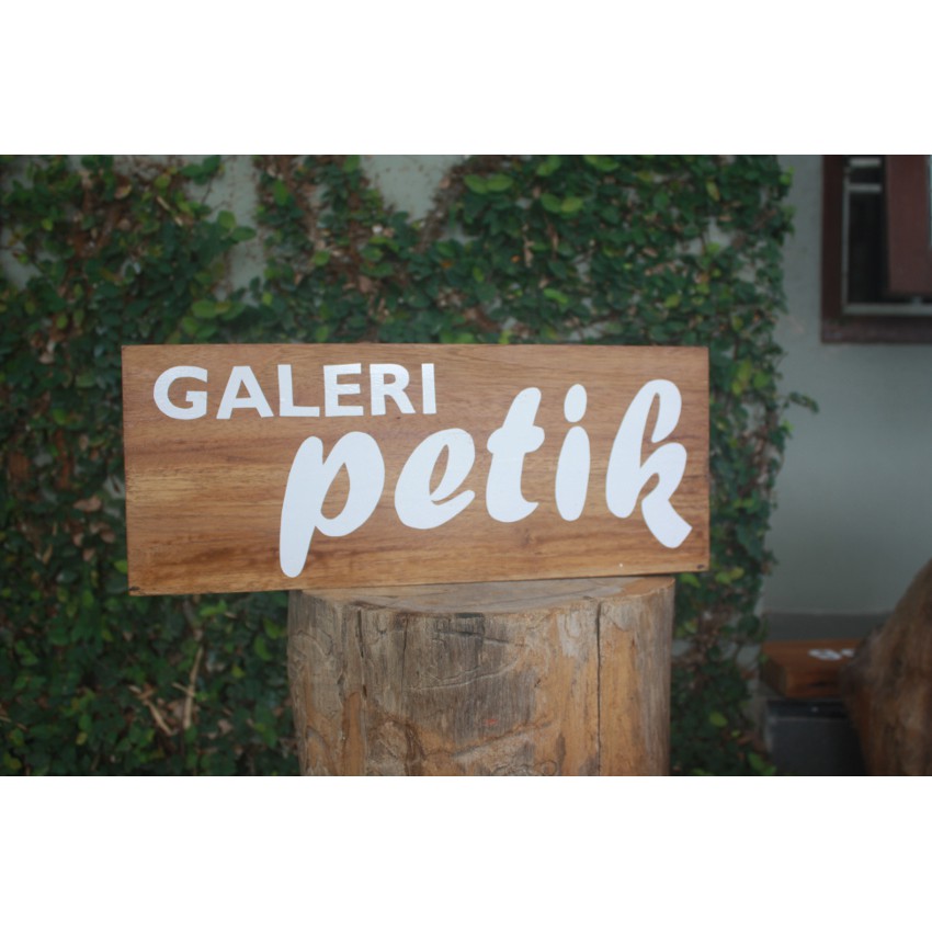 

Galeri Petik Papan nama jati dengan tulisan - aksesoris memotret produk