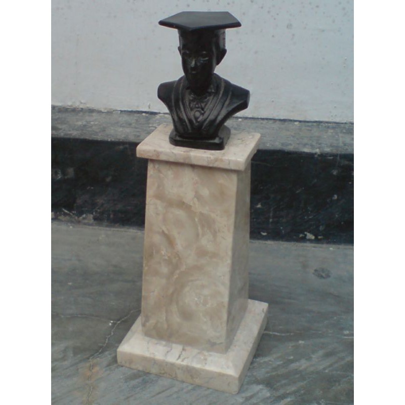 Patung Marmer Kenangan Wisuda