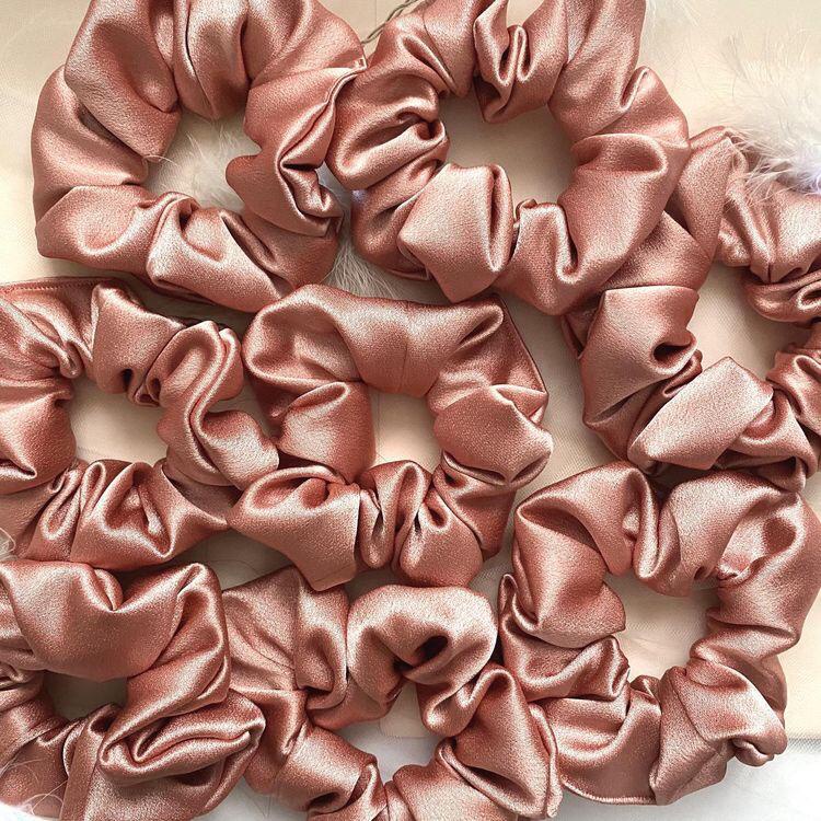 SCRUNCHIE ROSE GOLD SILK 100% SELEMBUT SUTRA BY SV AKSESORIS RAMBUT KARET RAMBUT CEPOL SCRUNCHIE