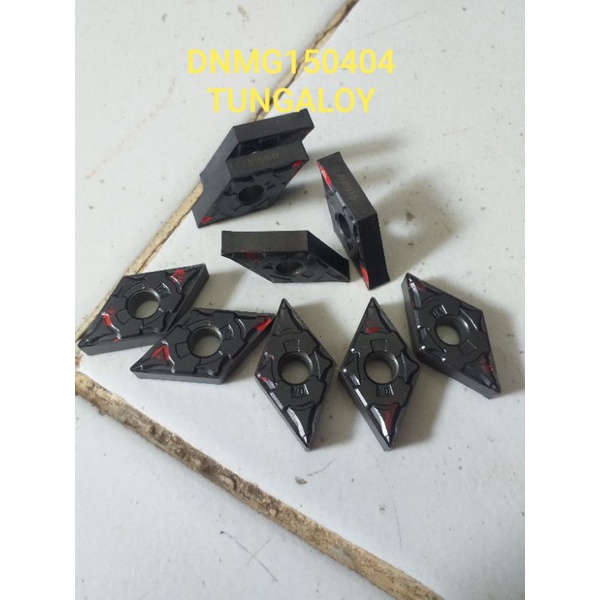 insert bubut carbait DNMG150404 AH8015 Tungaloy bekas mulus layak pake no gompal2 pahat bubut dnmg15