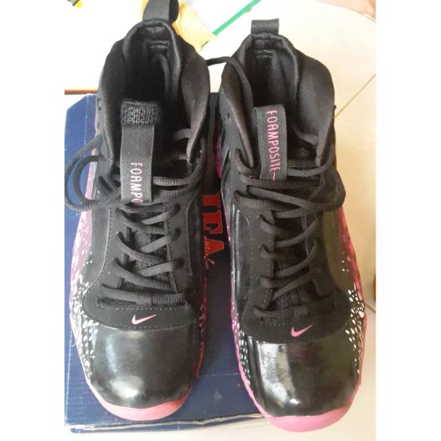 Nike foamposite black pink